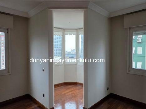 ATAŞEHİR ATA BLOKLARI'NDA BOŞ / MASRAFSIZ SATILIK 3+1 DAİRE